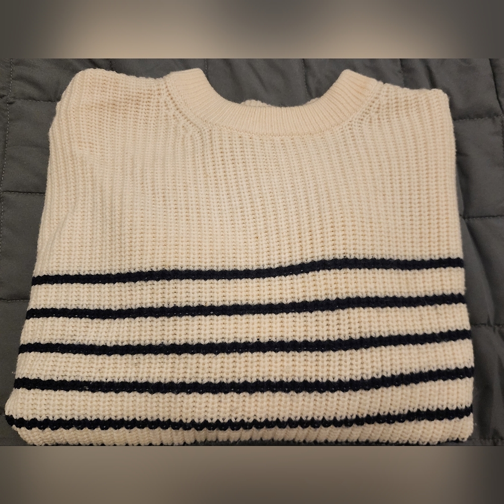 Aritzia Wilfred Striped sweater - Picture 4 of 4